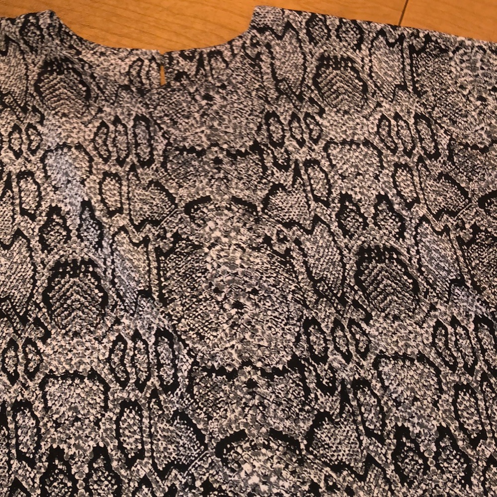 REQUIREMENTS Short Sleeve Snakeskin Blouse 1X